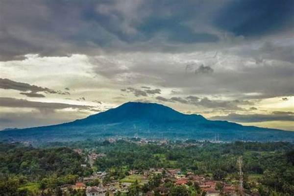Gunung Karang Pandeglang Jadi Spot Favorit Pendaki Pemula