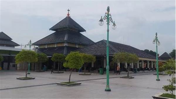 Wisata Religi Di Masjid Agung Pandeglang Ramai Peziarah