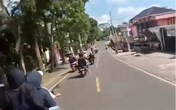 Opini Sosial: Kemunculan Geng Motor Di Pandeglang: Perlukah Jam Malam Diberlakukan Untuk Remaja?