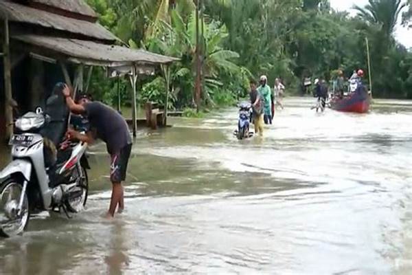Sosial! Ratusan Rumah Di Pandeglang Selatan Terendam Banjir Rob, Warga Mengungsi Ke Masjid!